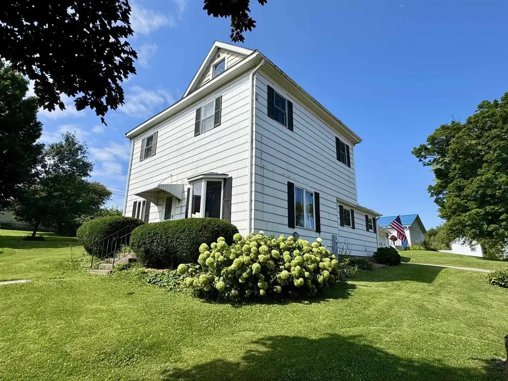 103 Maple Street, Montfort