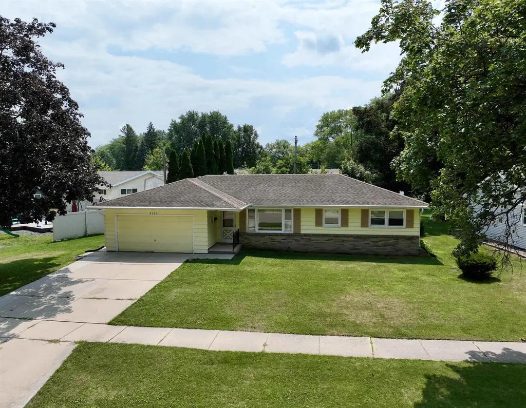 2122 N Hawthorne Park Drive, Janesville