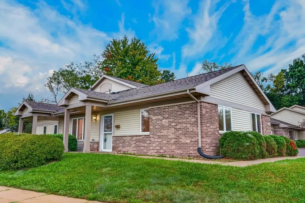 270 Meadow Lane, Poynette