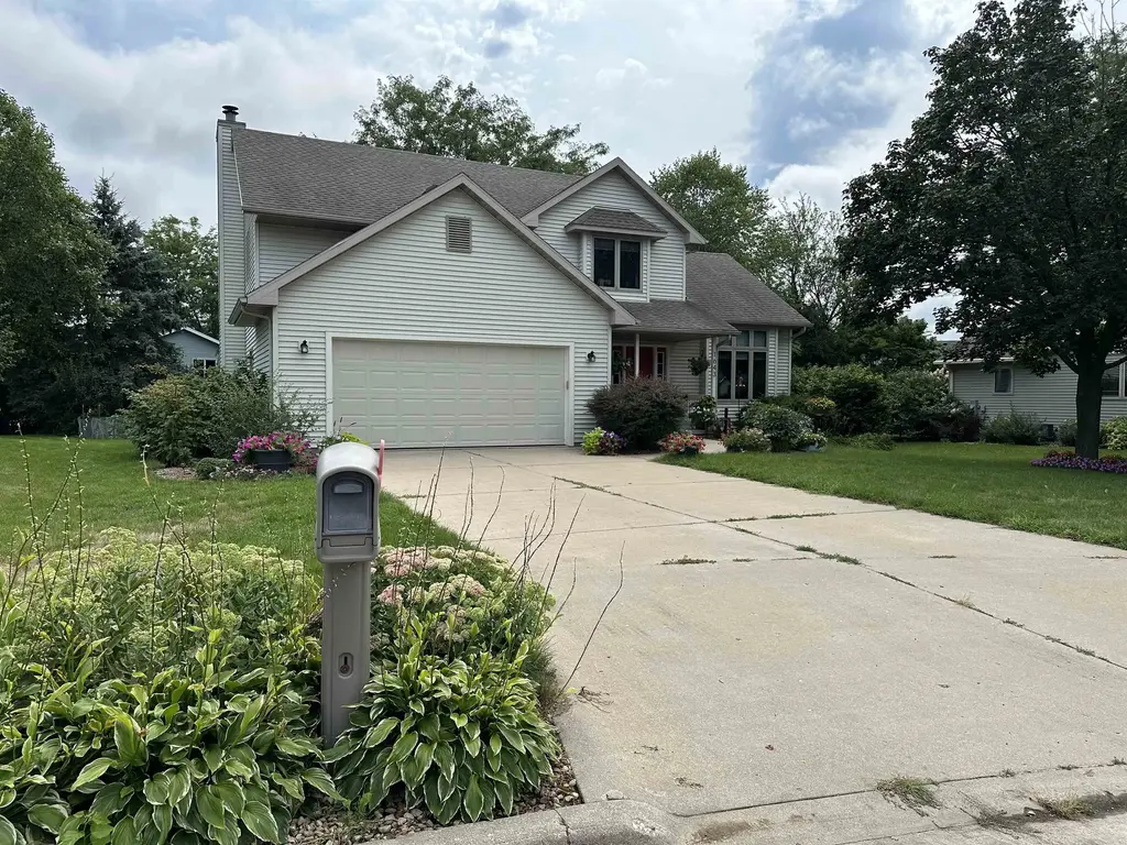 1643 Erin Hill, Stoughton