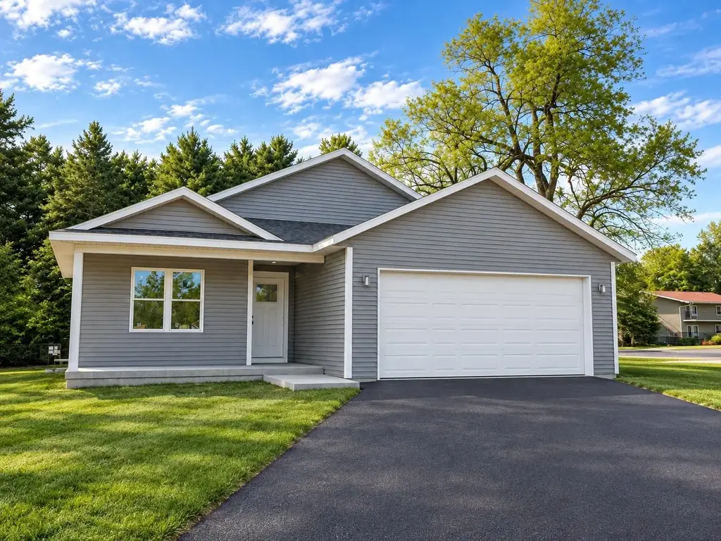 116 E Hiawatha Drive, Lake Delton