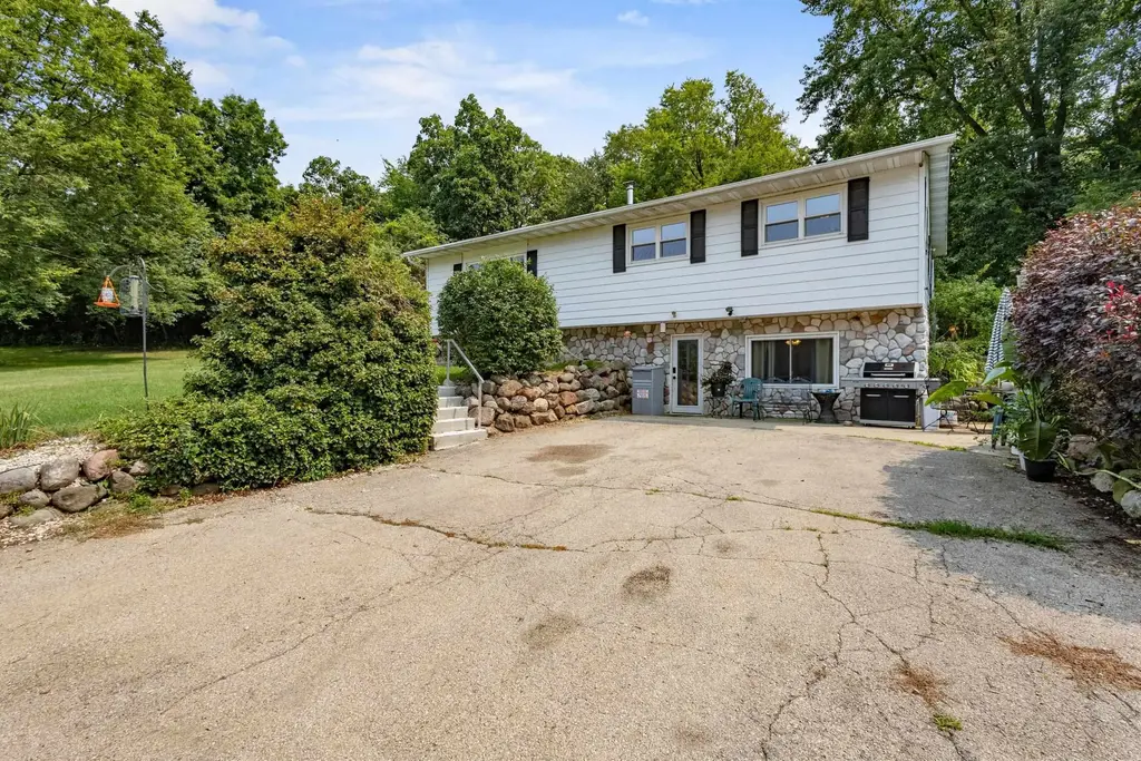 7419 Riles Road, Springfield