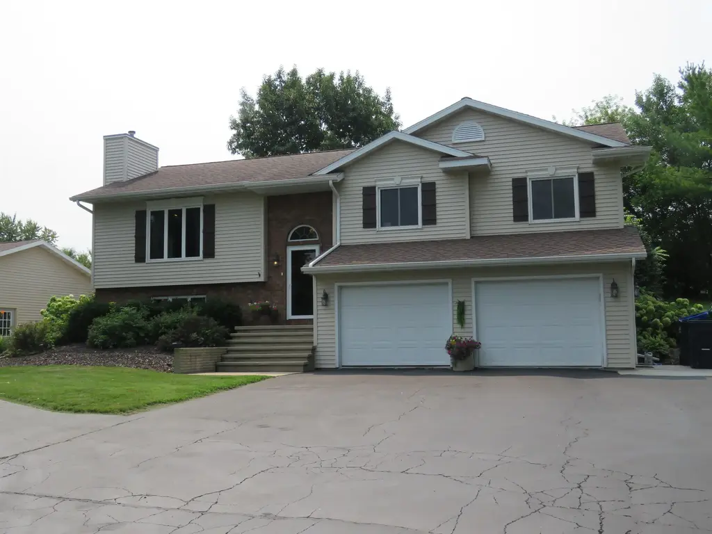 W8767 Niblick Road, Beaver Dam