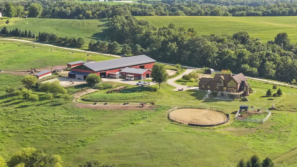 N8594 Hay Hollow Road, York