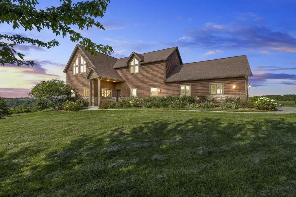 N8594 Hay Hollow Road, York