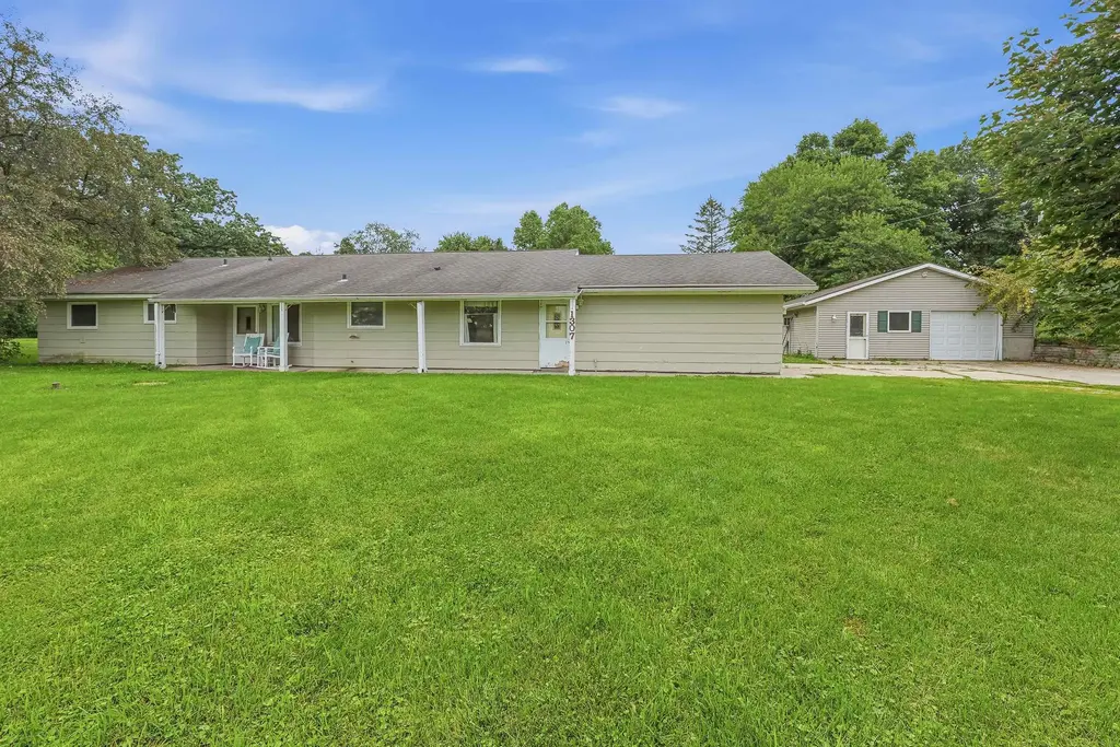 1307 E Lake Street, Horicon