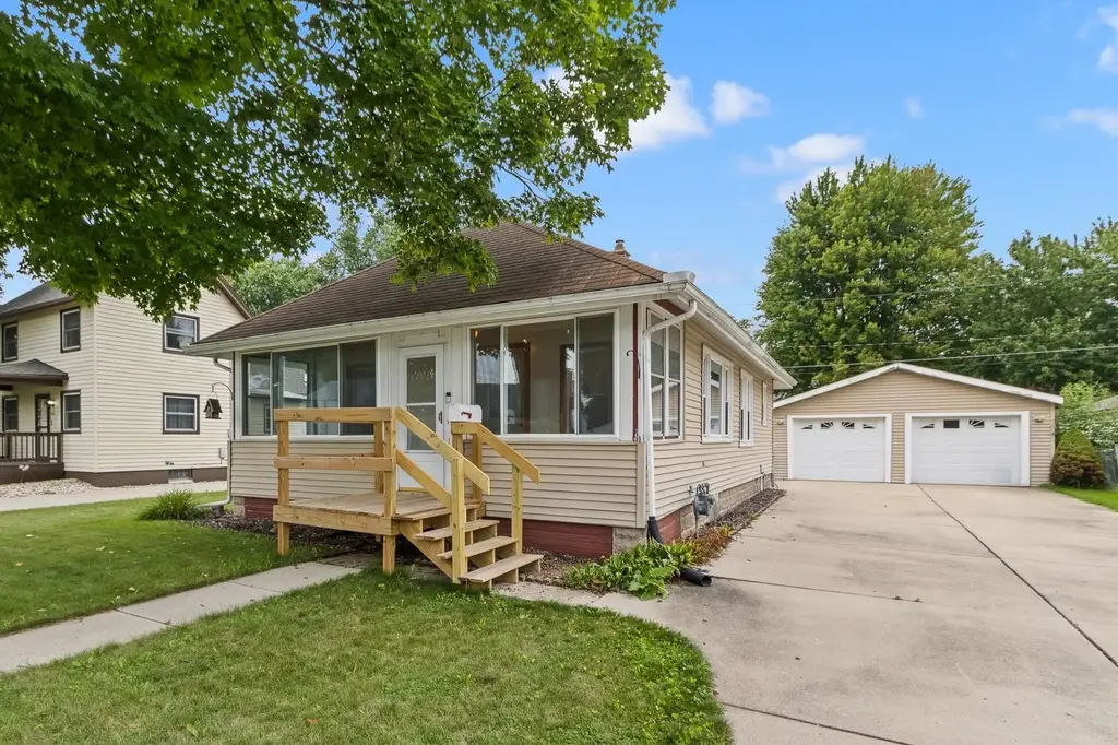 1402 Barham Avenue, Janesville