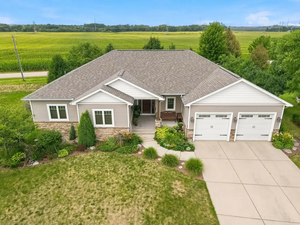 818 Bluebird Pass, Cambridge