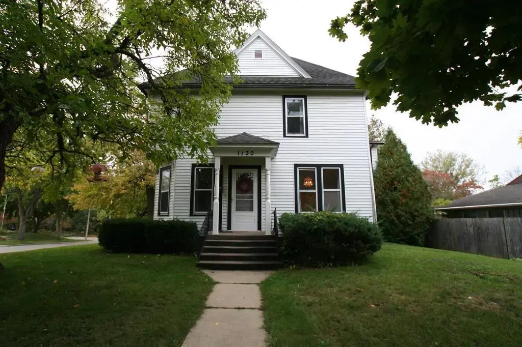 1130 Burr Oak Court, Janesville