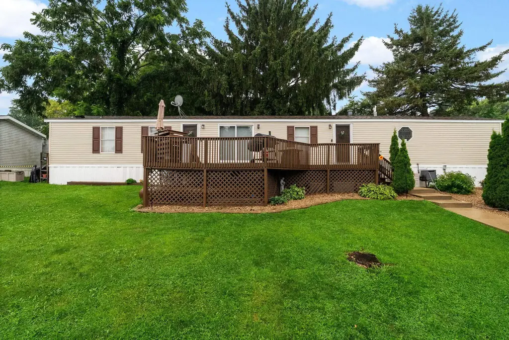 62 Apple Hill Drive, Blue Mounds