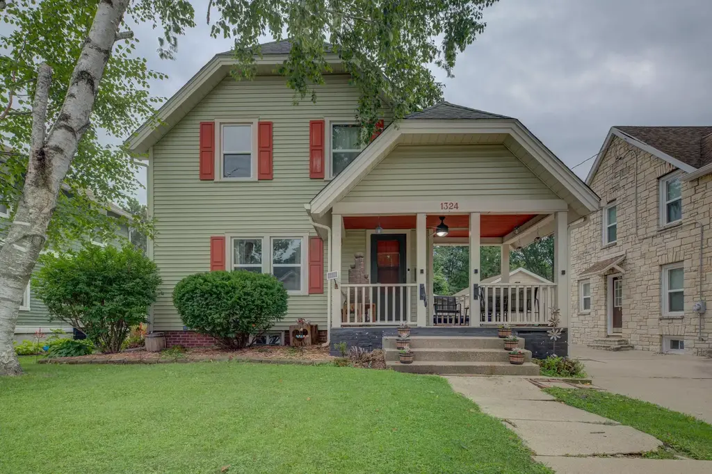 1324 Ruger Avenue, Janesville