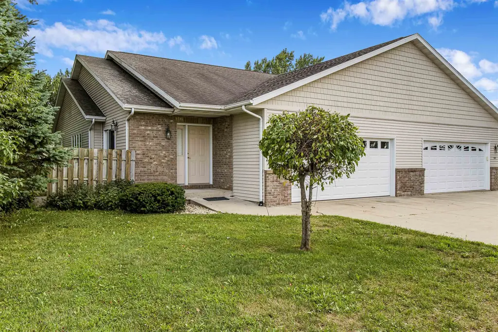 1505 Broadway Street, Prairie Du Sac