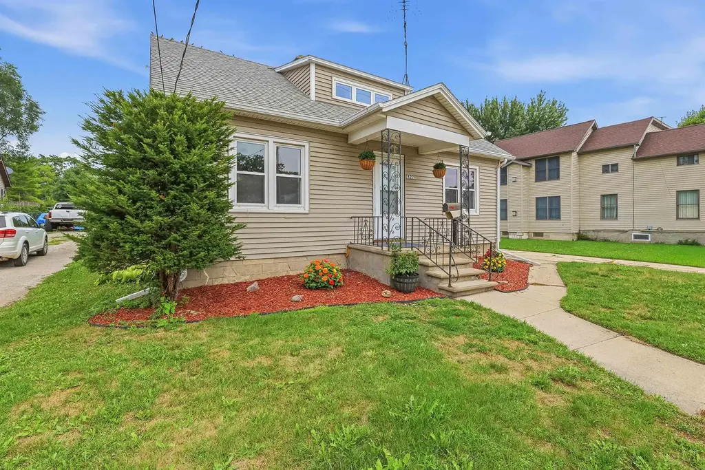 122 E Davis Street, Beaver Dam
