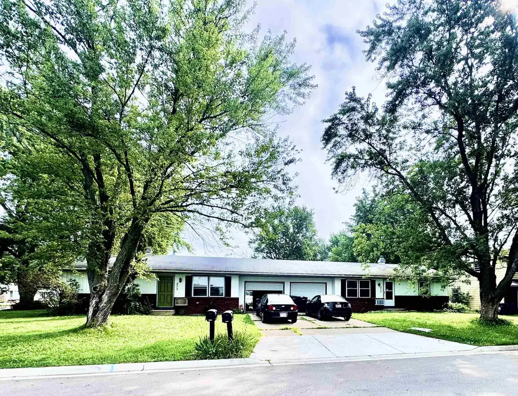 273-275 Brakefield Drive, Janesville
