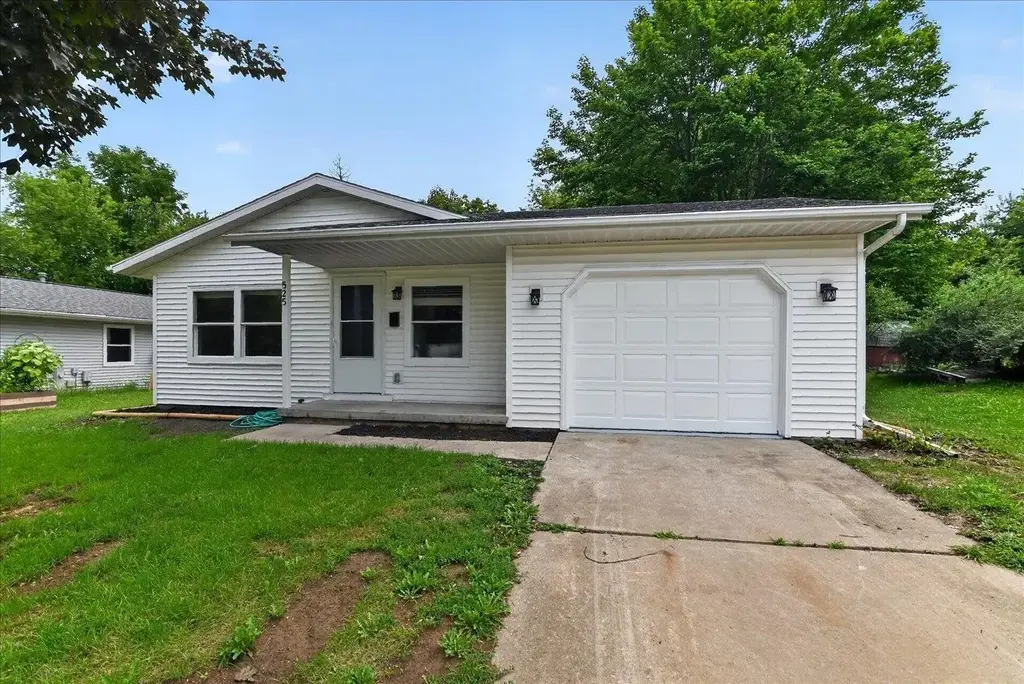 525 Berry Street, Stoughton