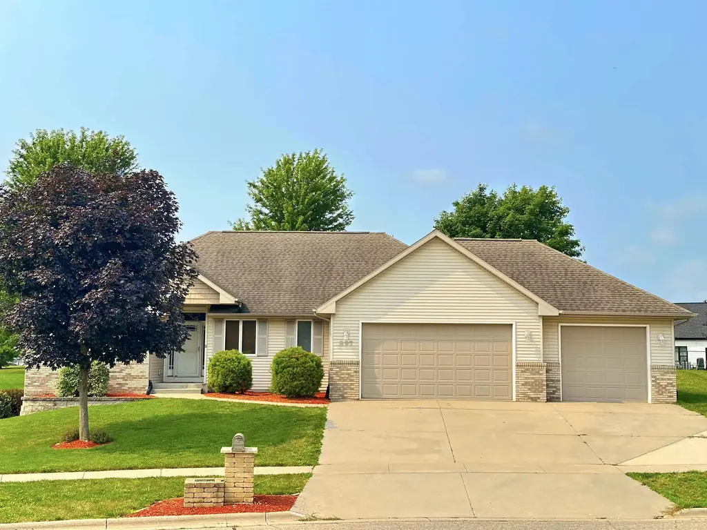 897 Tower Hill Drive, Milton