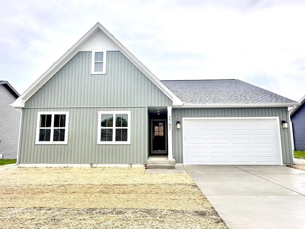 10427 N Stone Barn Drive, Milton