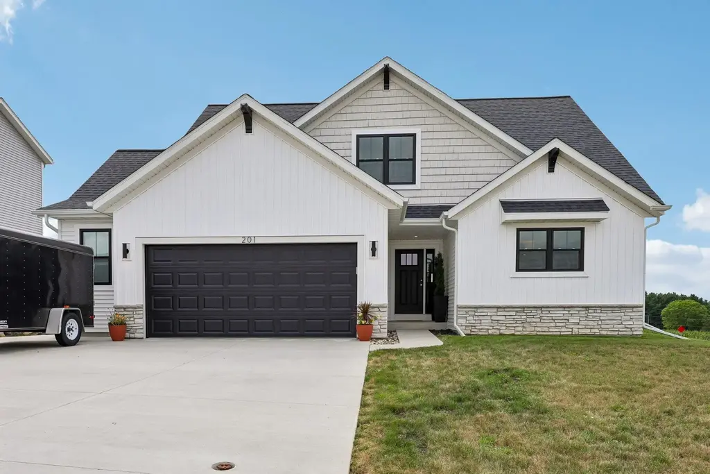 201 Trail View Lane, Lake Mills