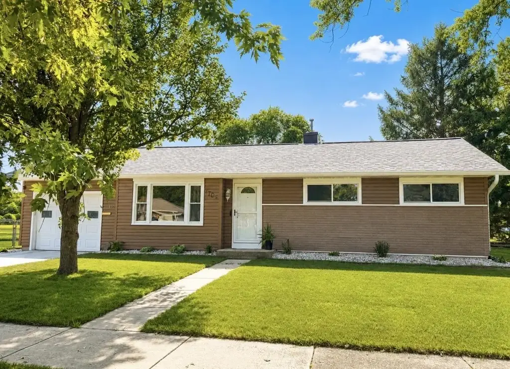 1704 Pershing Place, Janesville