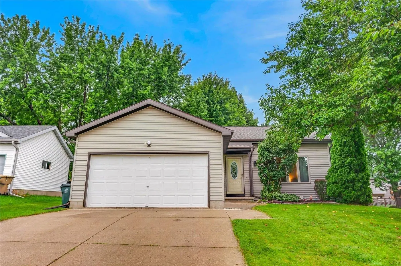 Photo of Listing #2030531