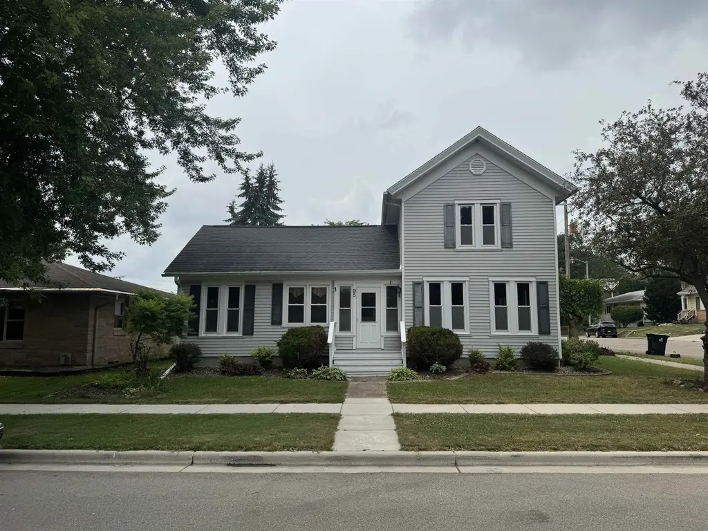 95 N High Street, Markesan