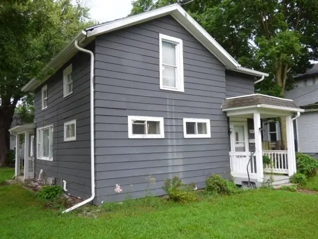 403 Center Avenue, Janesville