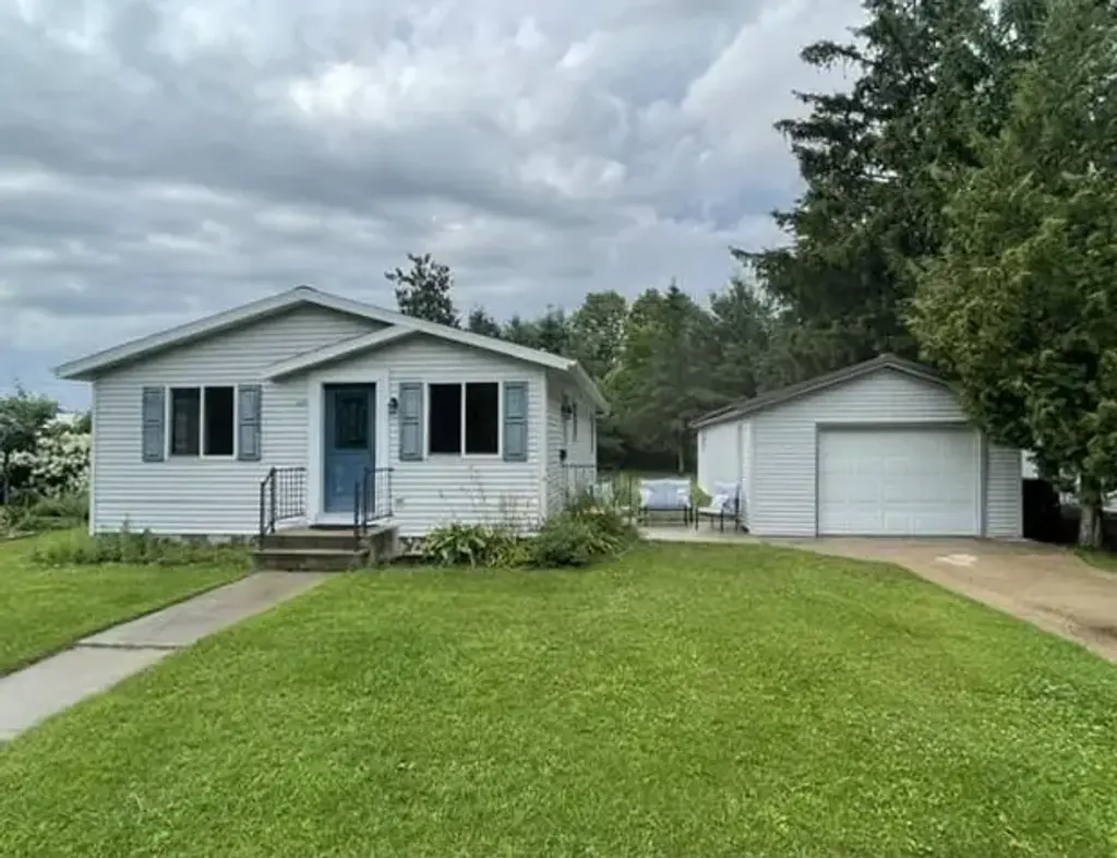 320 W Poplar Street, Plainfield