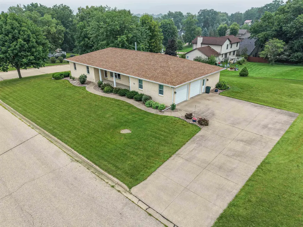 590 Pioneer Road, Platteville