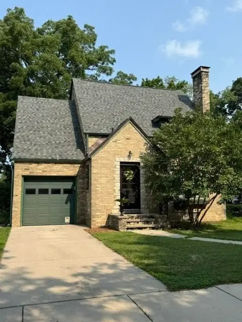 1183 Columbus Circle, Janesville