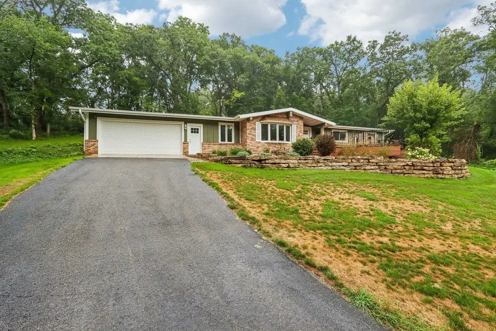 2486 County Highway E, Blue Mounds