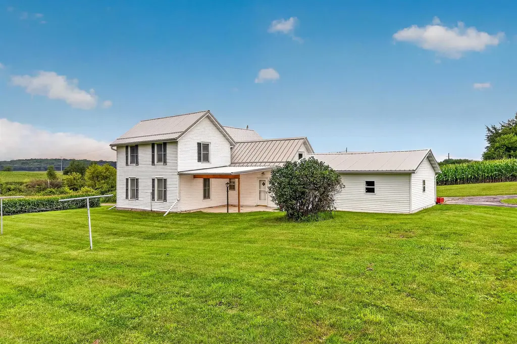 5594 Cherry Lane, Medina