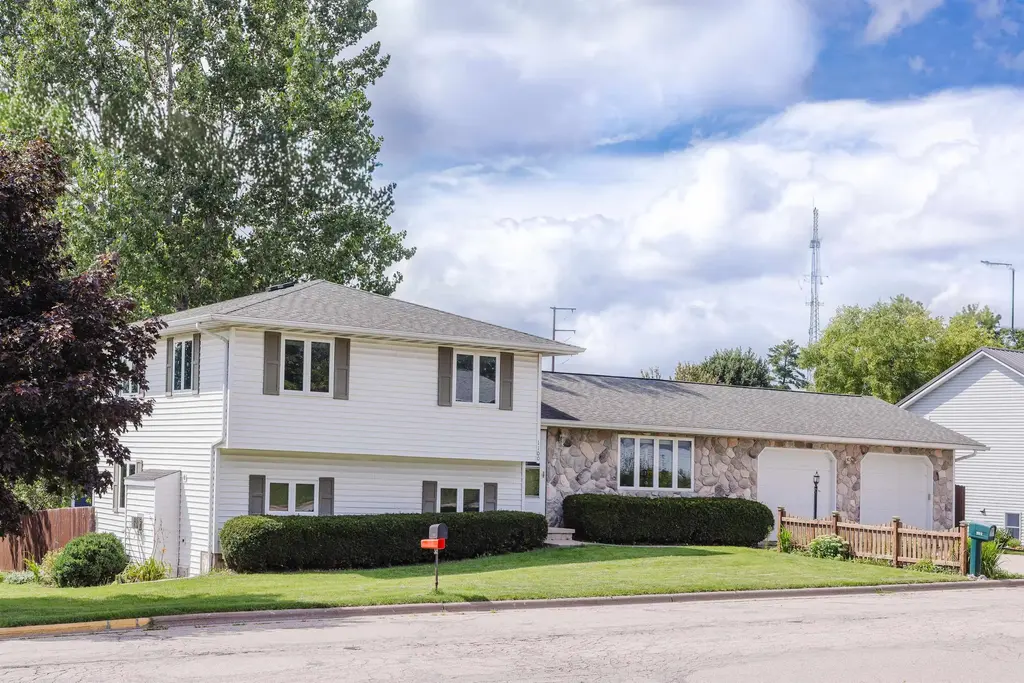 1100 N Johns Street, Dodgeville