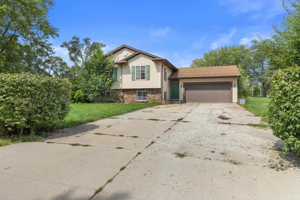 325 W Rice Drive, Beloit