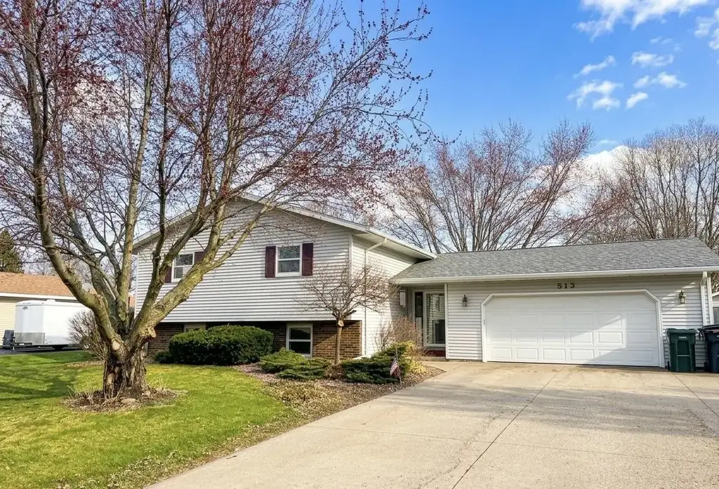513 N Hume Avenue, Marshfield