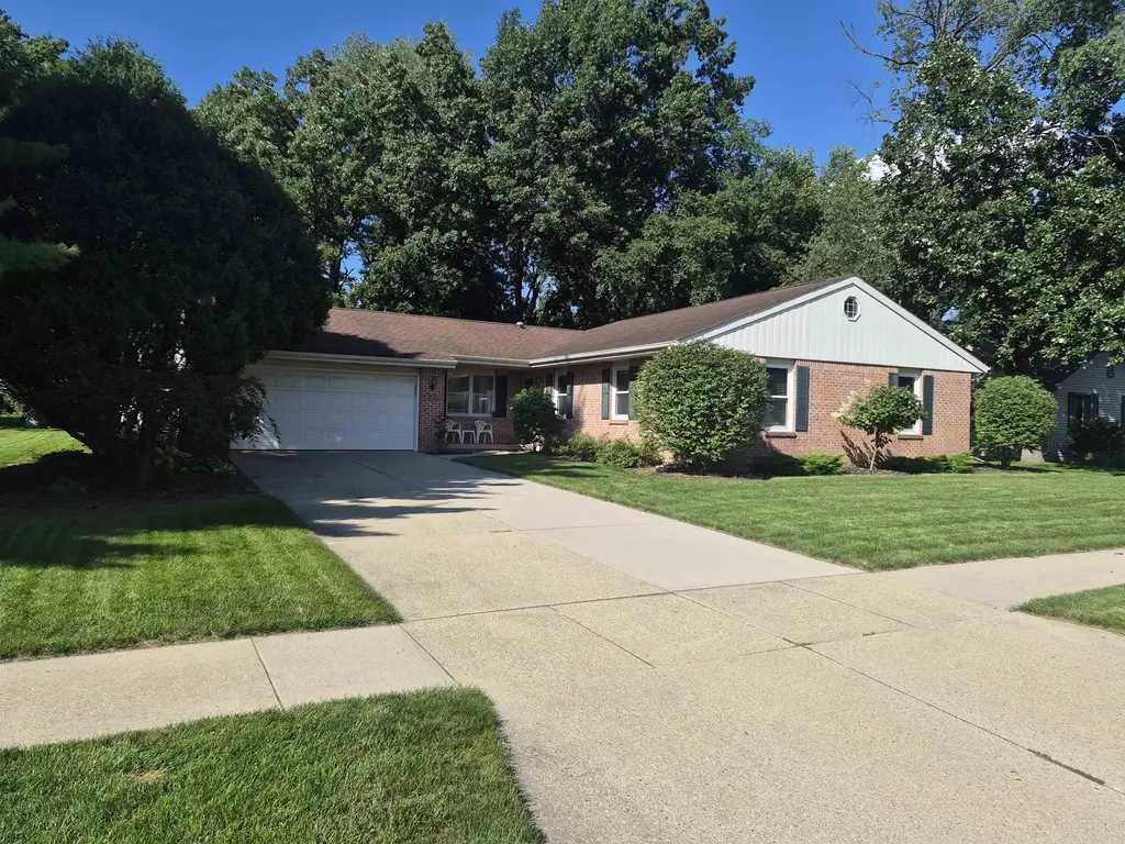 3211 Briar Crest Drive, Janesville