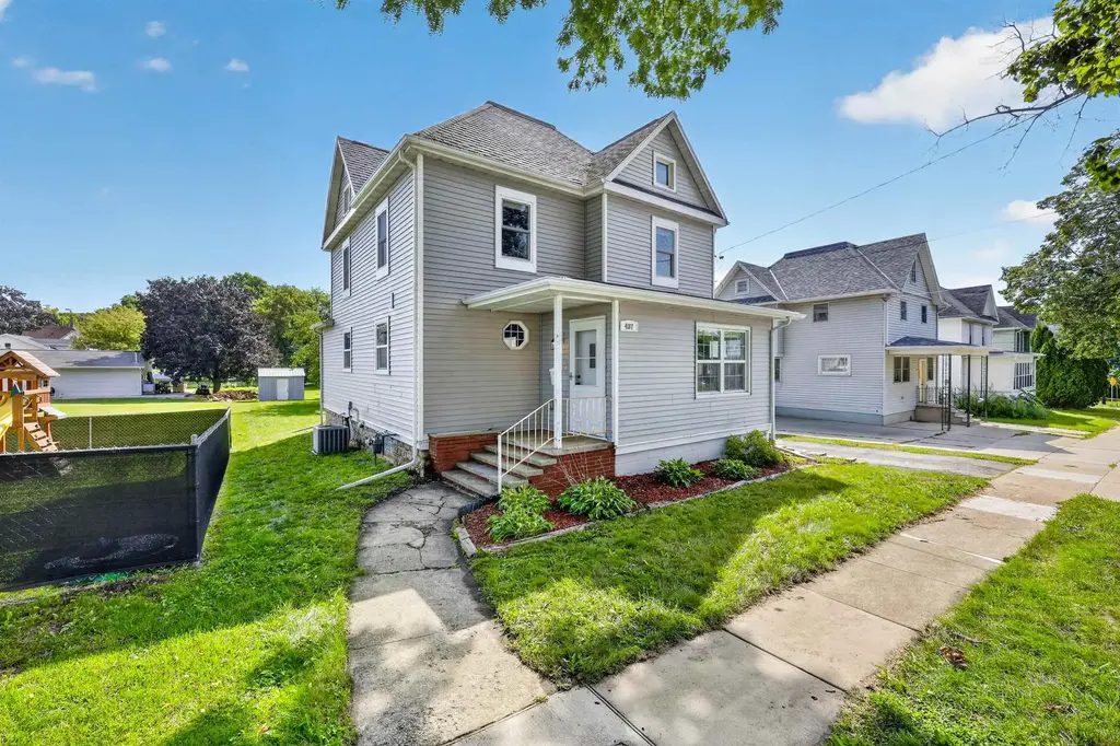 407 S Lincoln Avenue, Beaver Dam