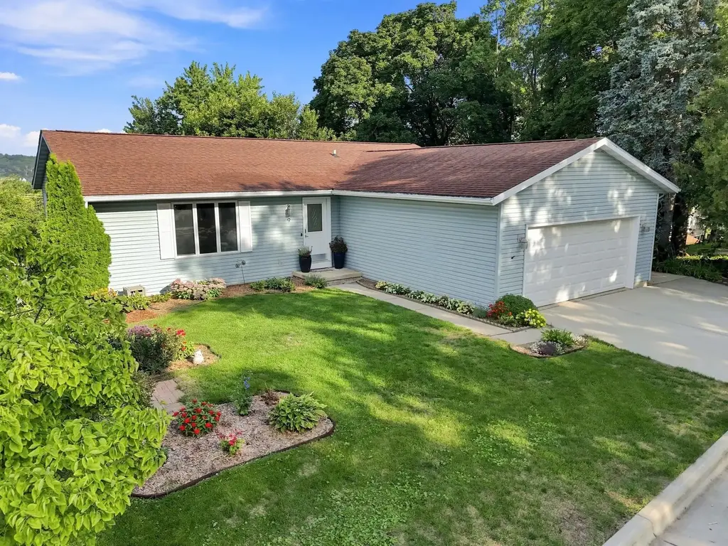 9 N Washington Street, Deerfield