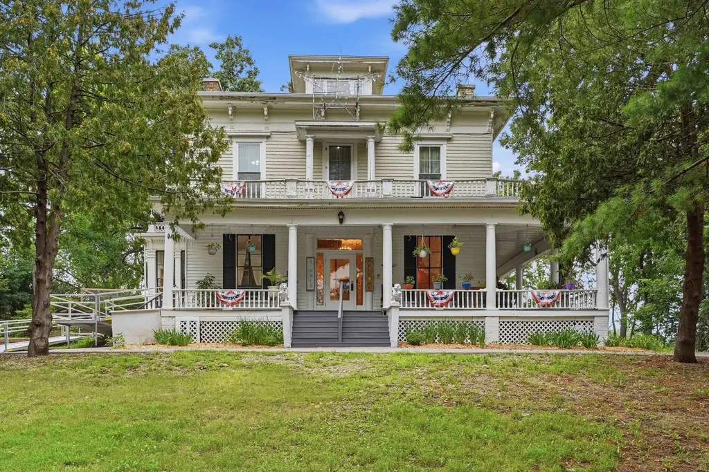 2200 W Memorial Drive, Janesville