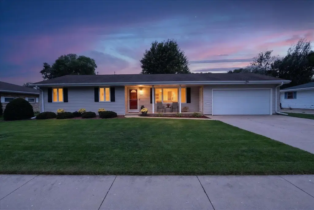 1927 Hancock Lane, Janesville