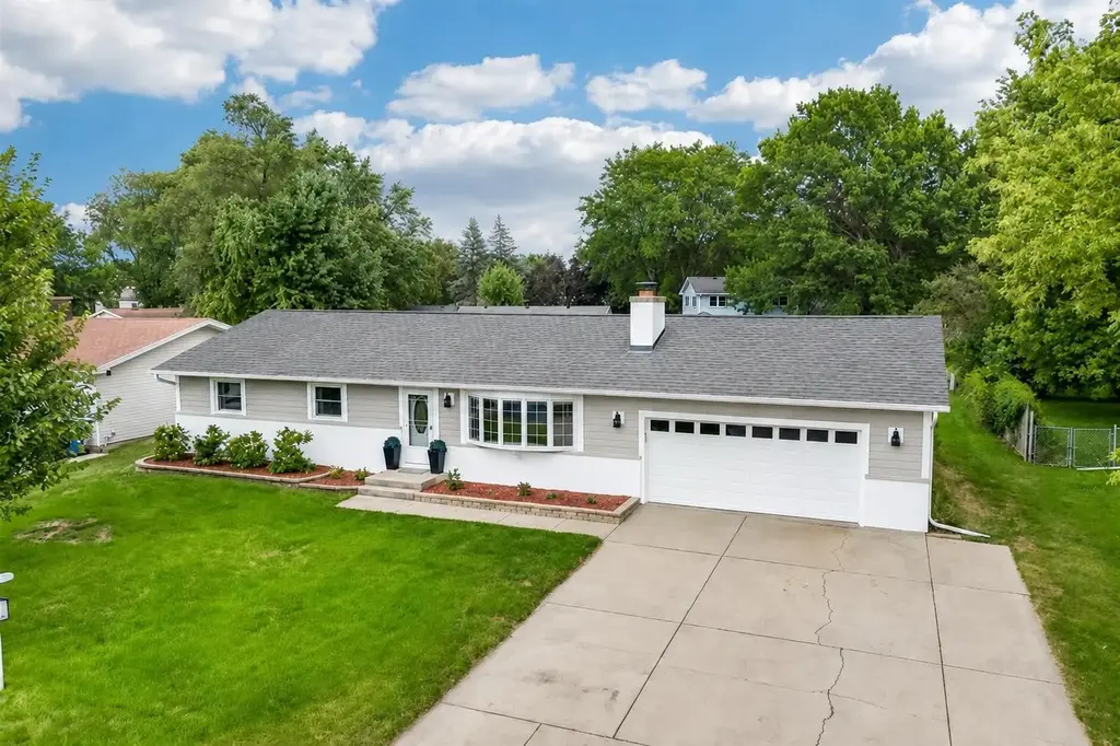806 South Street, Waunakee