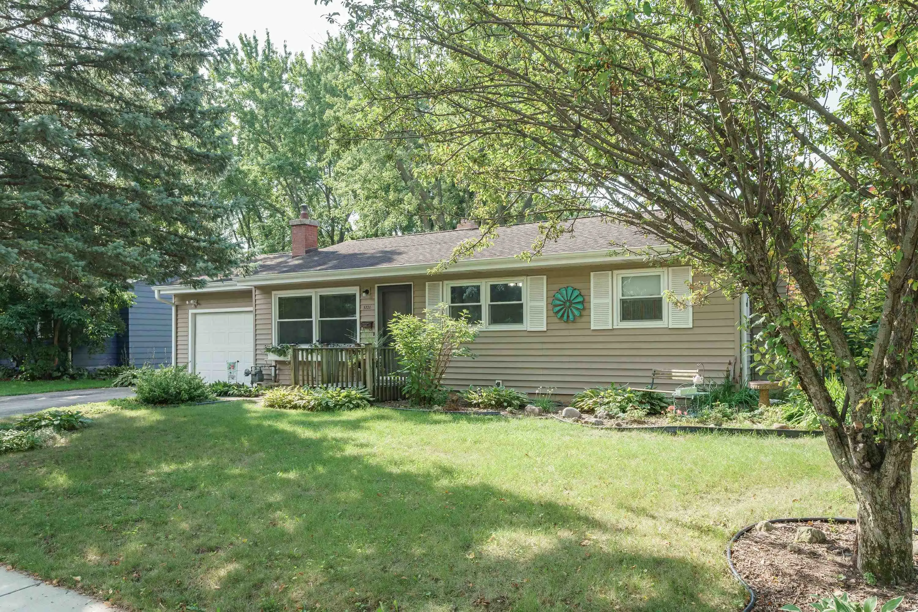 Photo of Listing #2030879