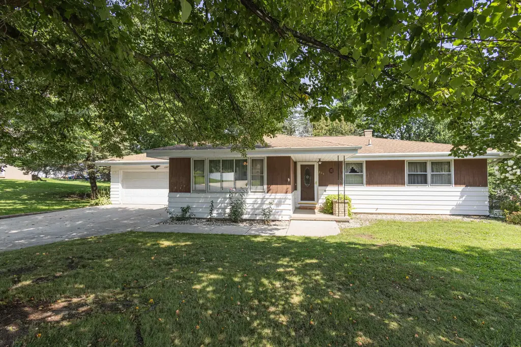 204 E Pleasant Street, South Wayne