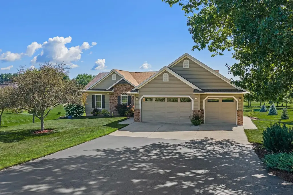S2932 Golf Course Road, Reedsburg
