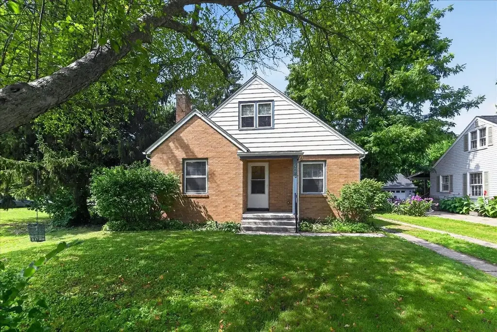 406 N Sherman Avenue, Maple Bluff