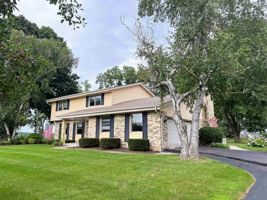 W275 N4880 S Courtland Circle, Lisbon