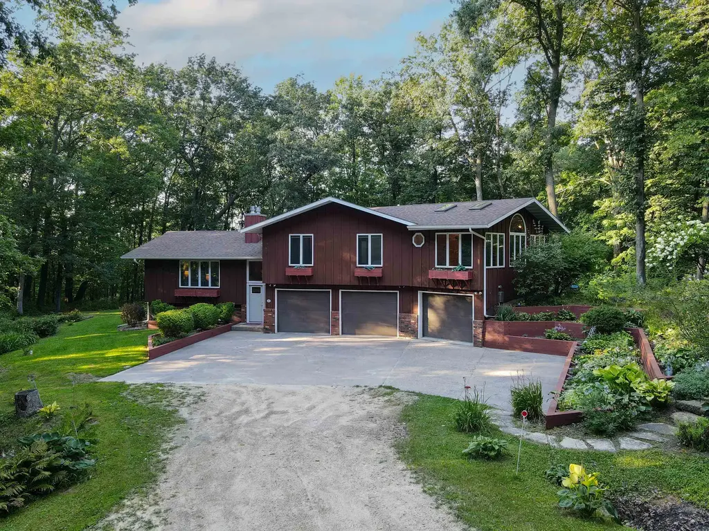 S1419 County Rd F Road, Hillsboro