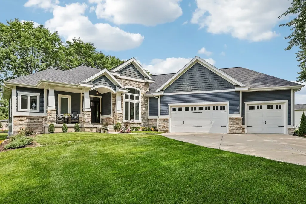 4538 E Oak Lane, Windsor