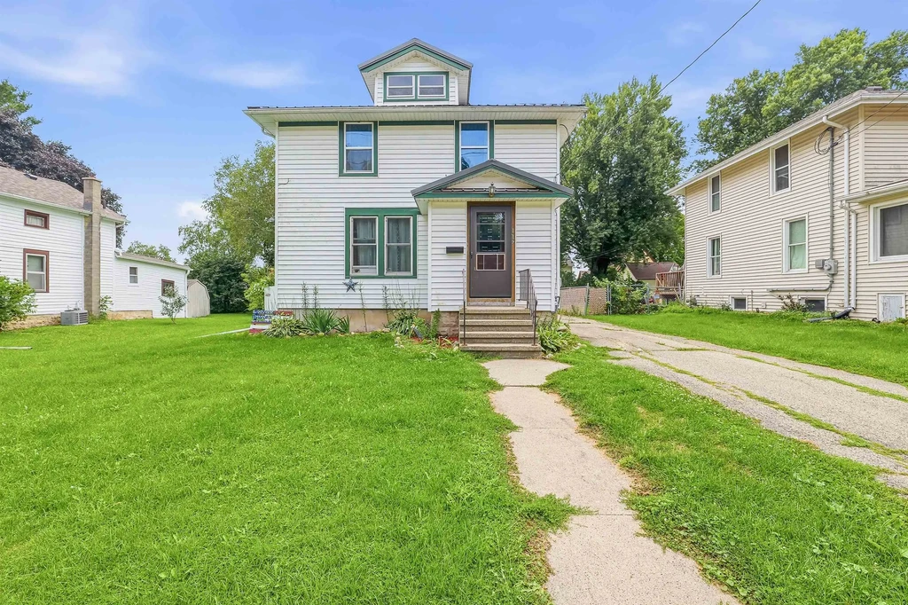 117 W Burnett Street, Beaver Dam