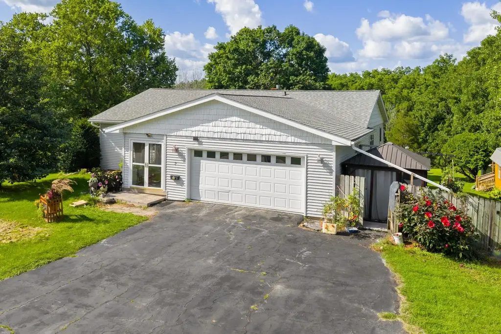 7 Parkwood Drive, Lancaster