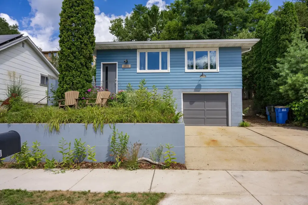 1021 W Conant Street, Portage